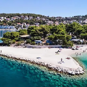 Kamp Rozac 3*, Trogir Chorvatsko