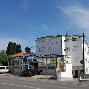 Varnica 3*, Kaštel Lukšić Chorvatsko